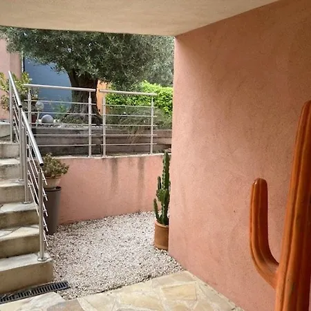 Villa Belle Climatisee Avec Piscine Au Lavandou - Fr-1-308-200 *