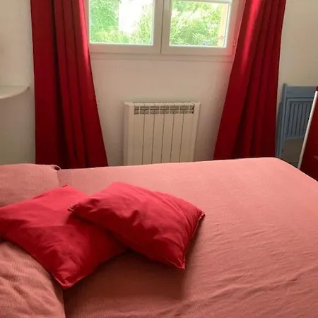 Belle Villa Climatisee Avec Piscine Au Lavandou - Fr-1-308-200 *